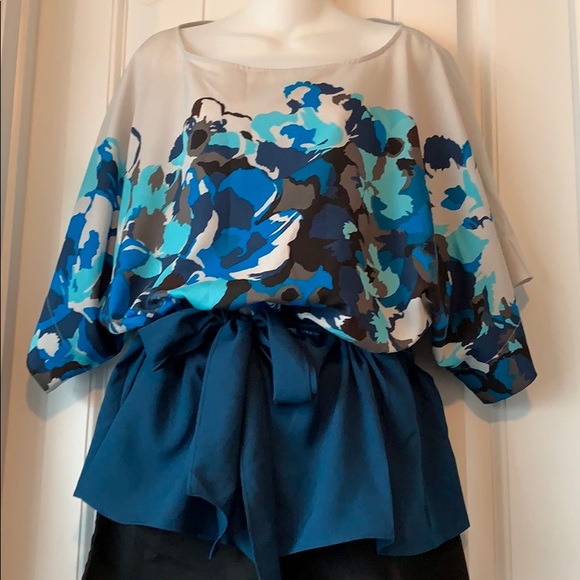 blouse - Picture 2 of 2